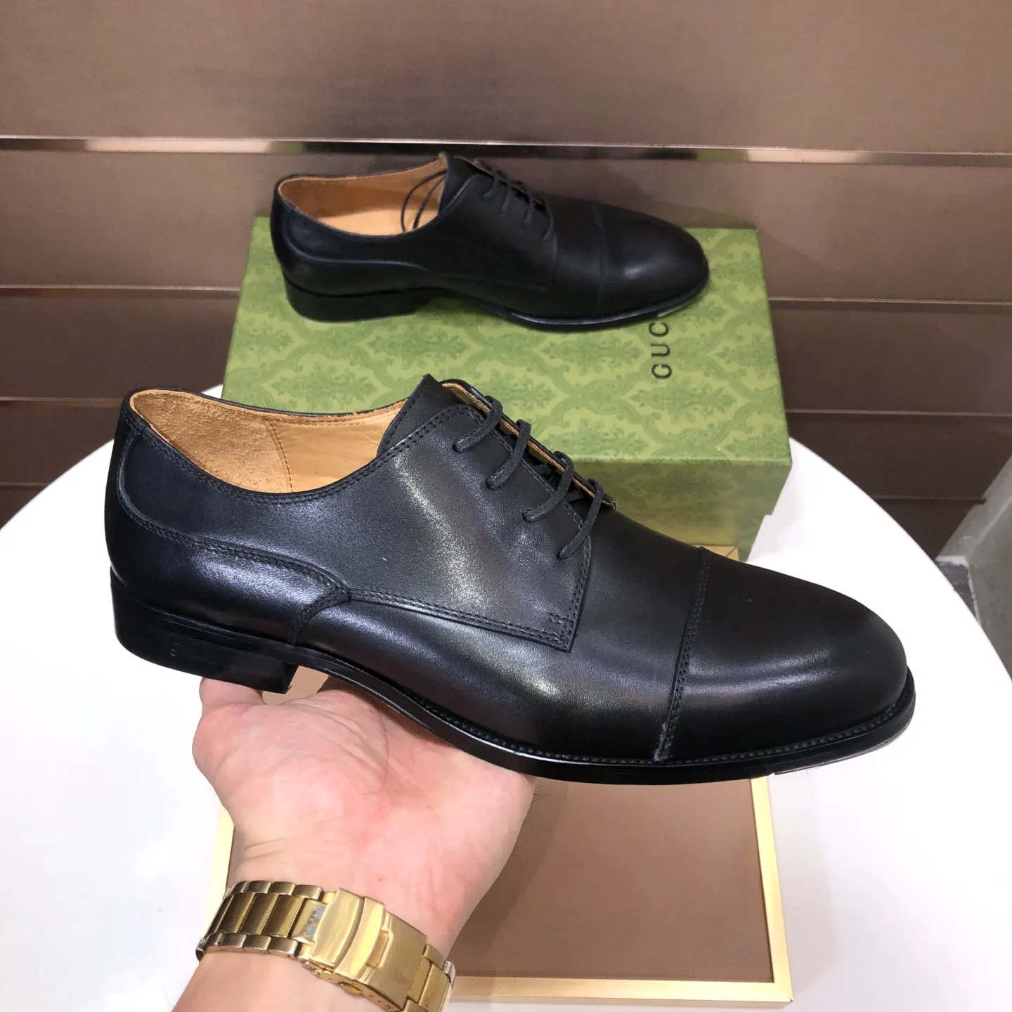 Men's shoes 💰660💰 Brand: GUCCI (Gucci) Standard code: Men's size 38/44 (45/46 can be customized) Grade: Same as the official website Original quality Material: Original cowhide Water-dyed cowhide lining Original rubber outsole Style category: Men's fashionable casual leather shoes Distinguished big-name luxury elements top luxury Color: Actual picture